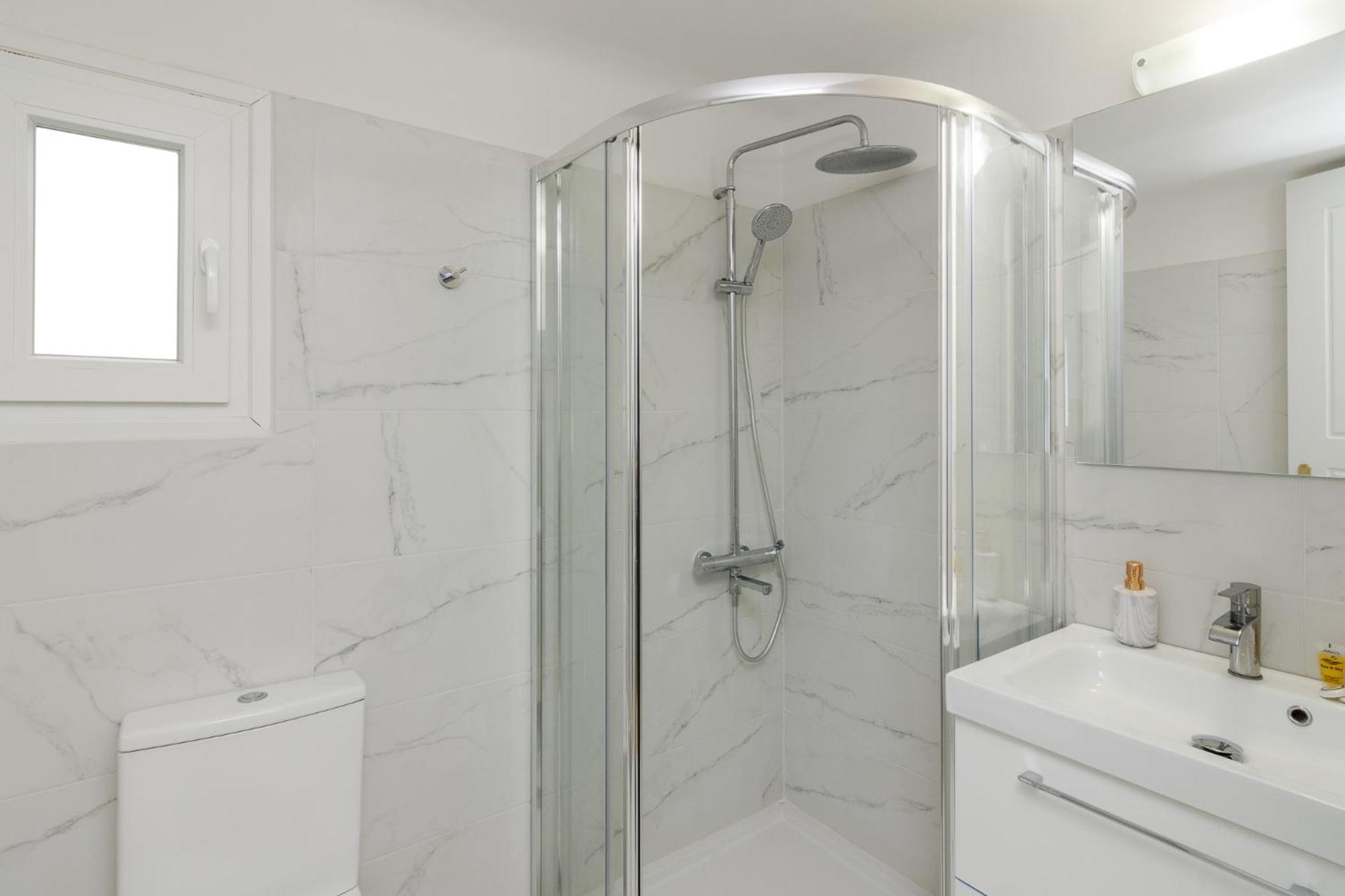 Great House W/ Private Parking * Athens