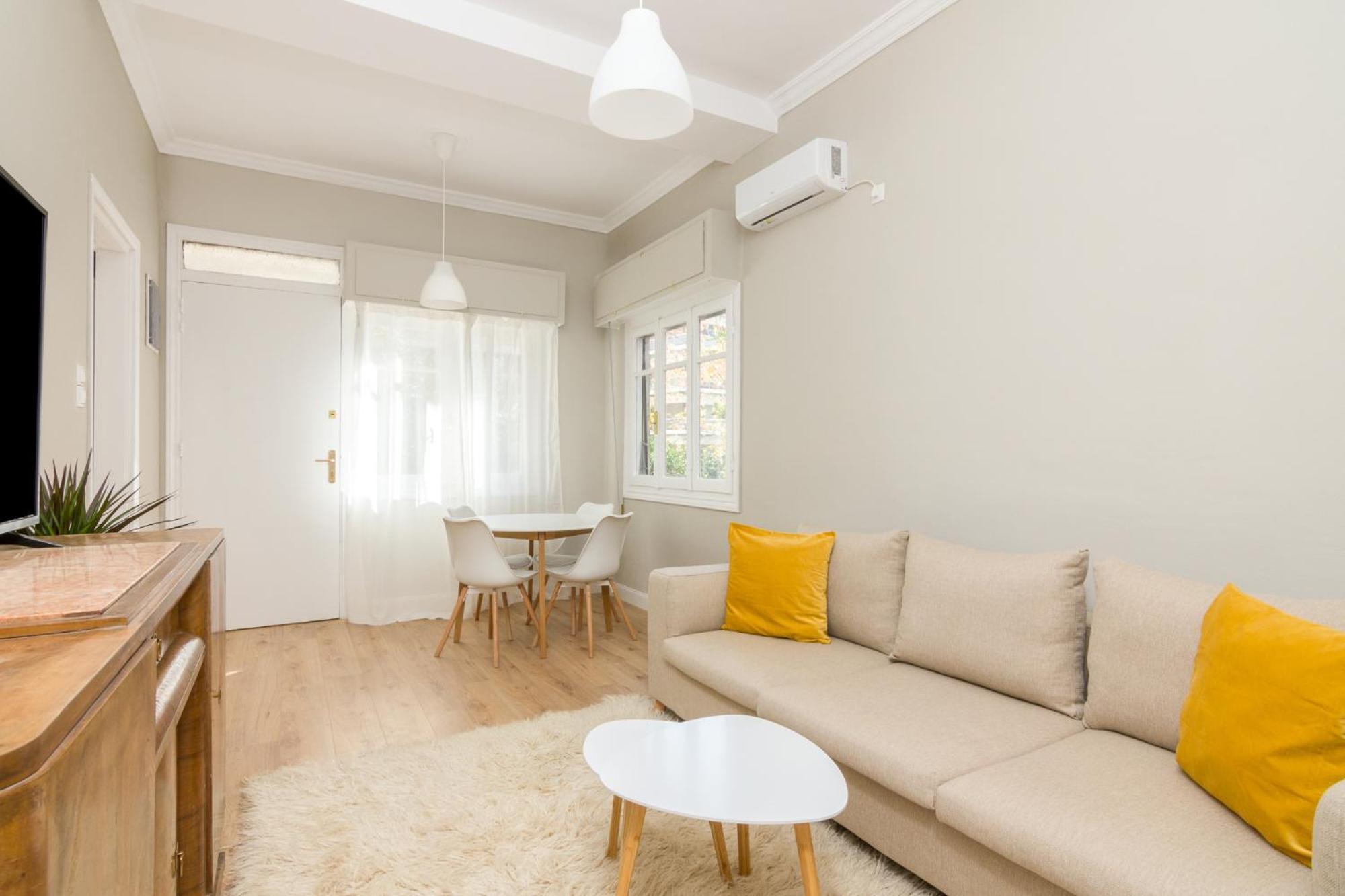 Great House W/ Private Parking Apartment *