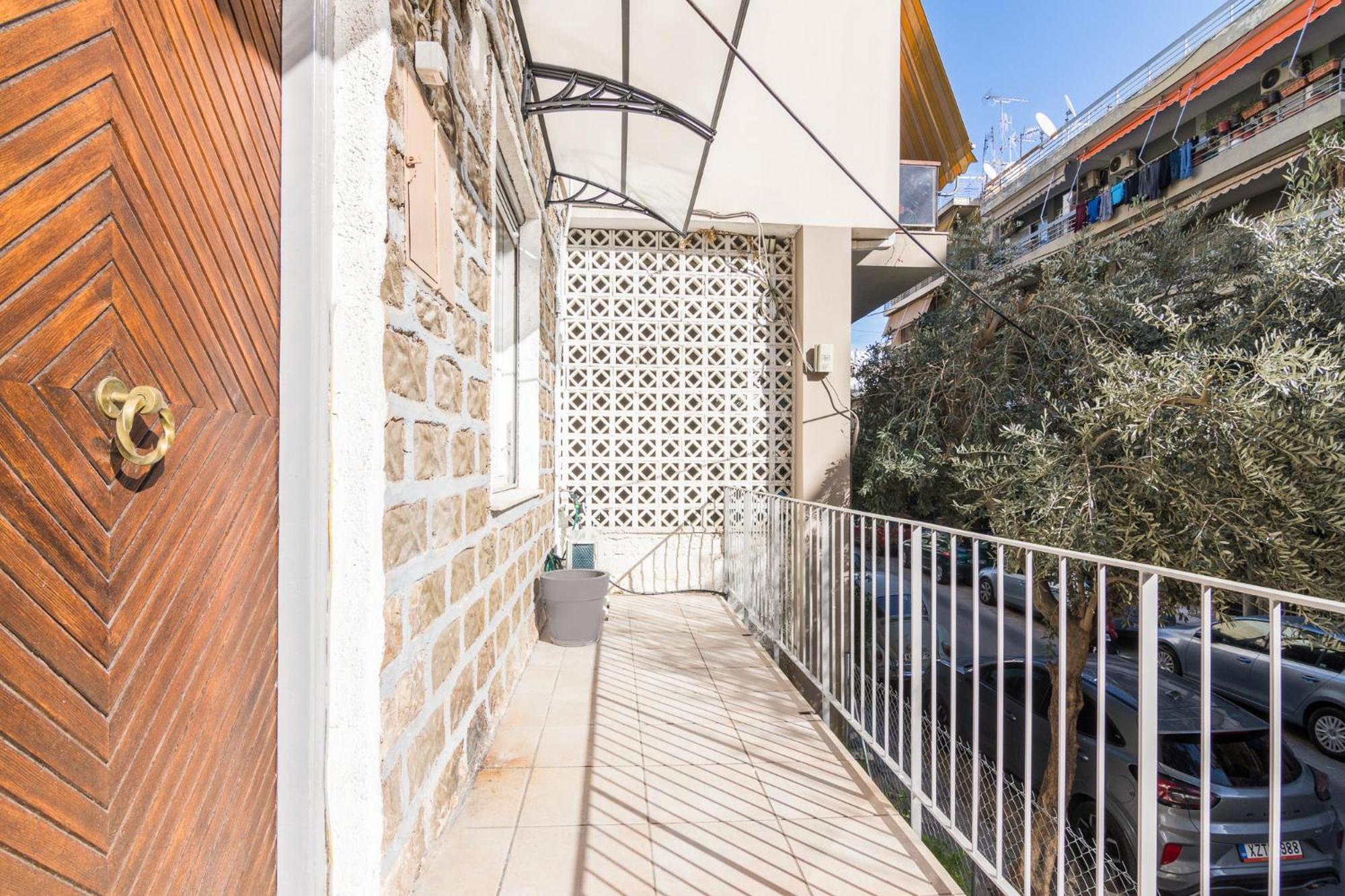 Great House W/ Private Parking Apartment