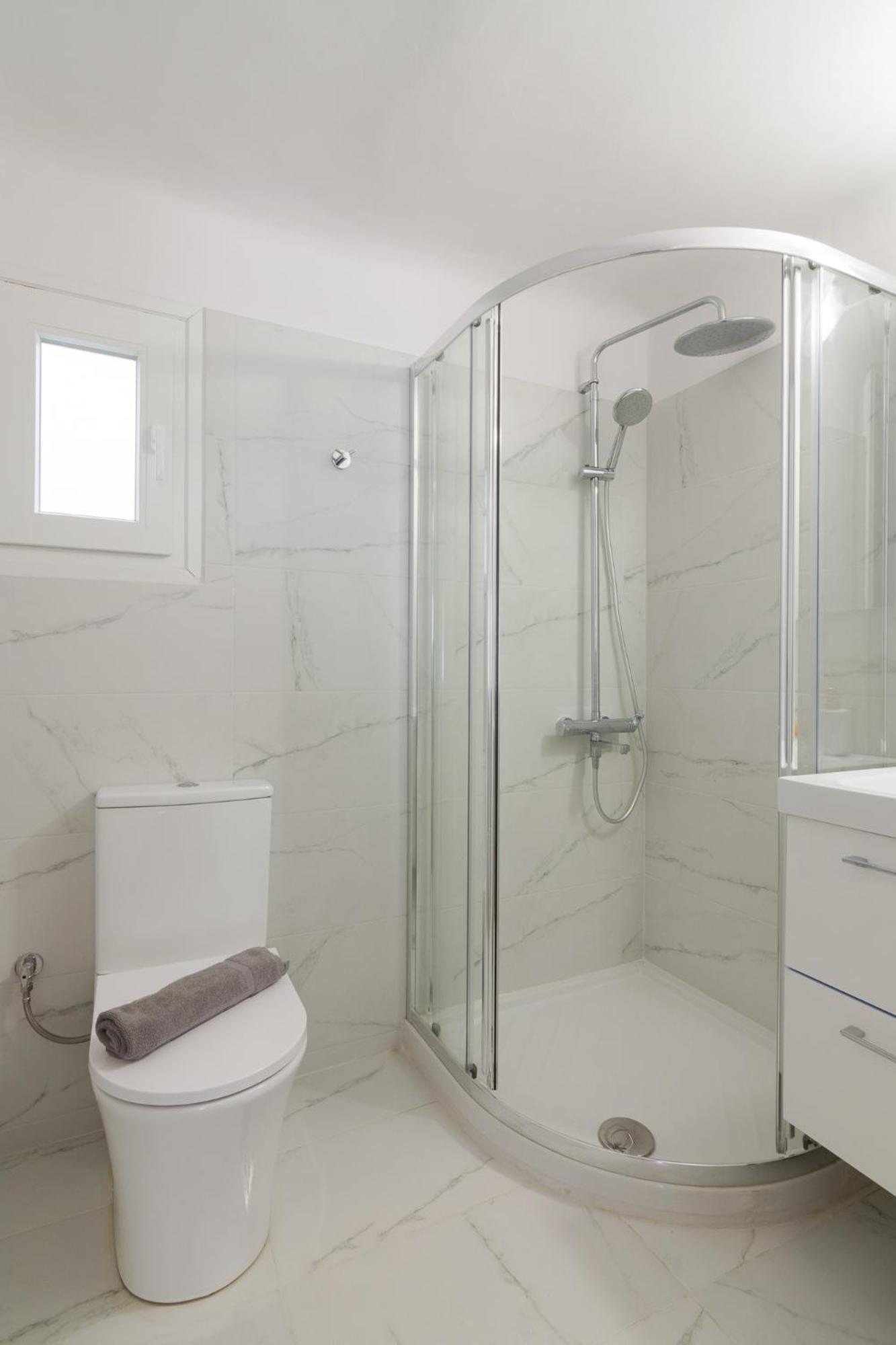 Great House W/ Private Parking *
